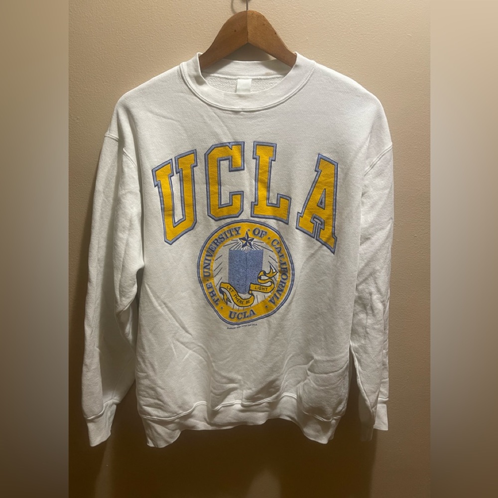 Vintage UCLA Bruins Crewneck..no size on tag…24x27